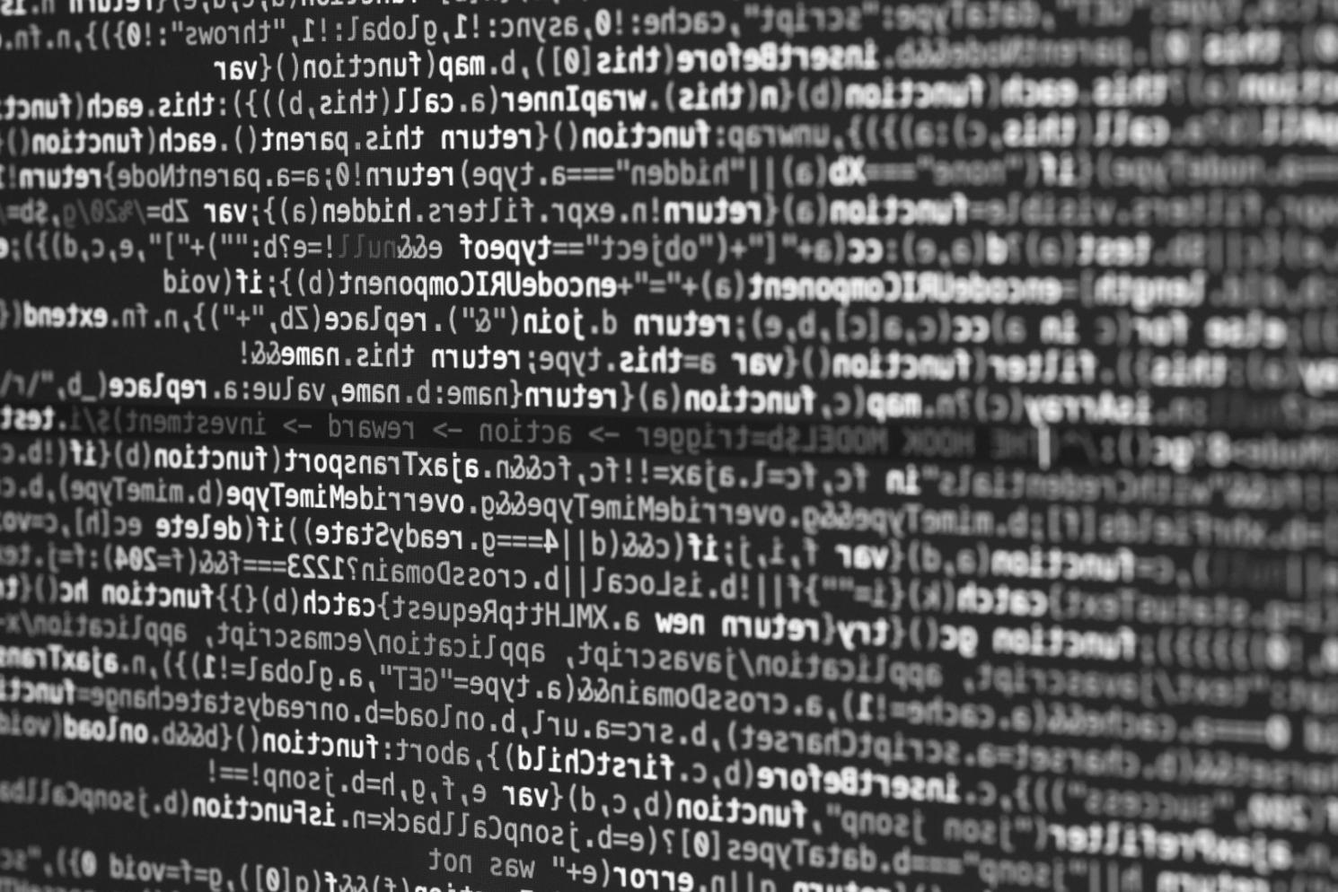 セミナー会場で講演する講師と参加者たち