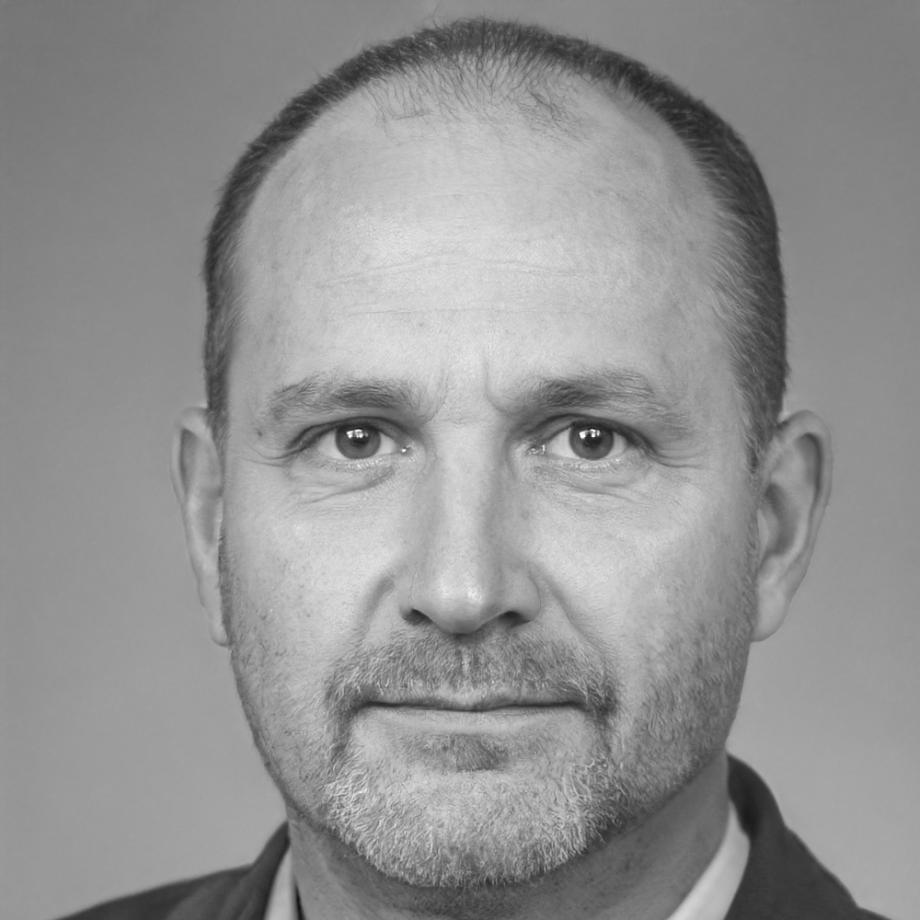 佐藤健太郎講師のプロフィール写真